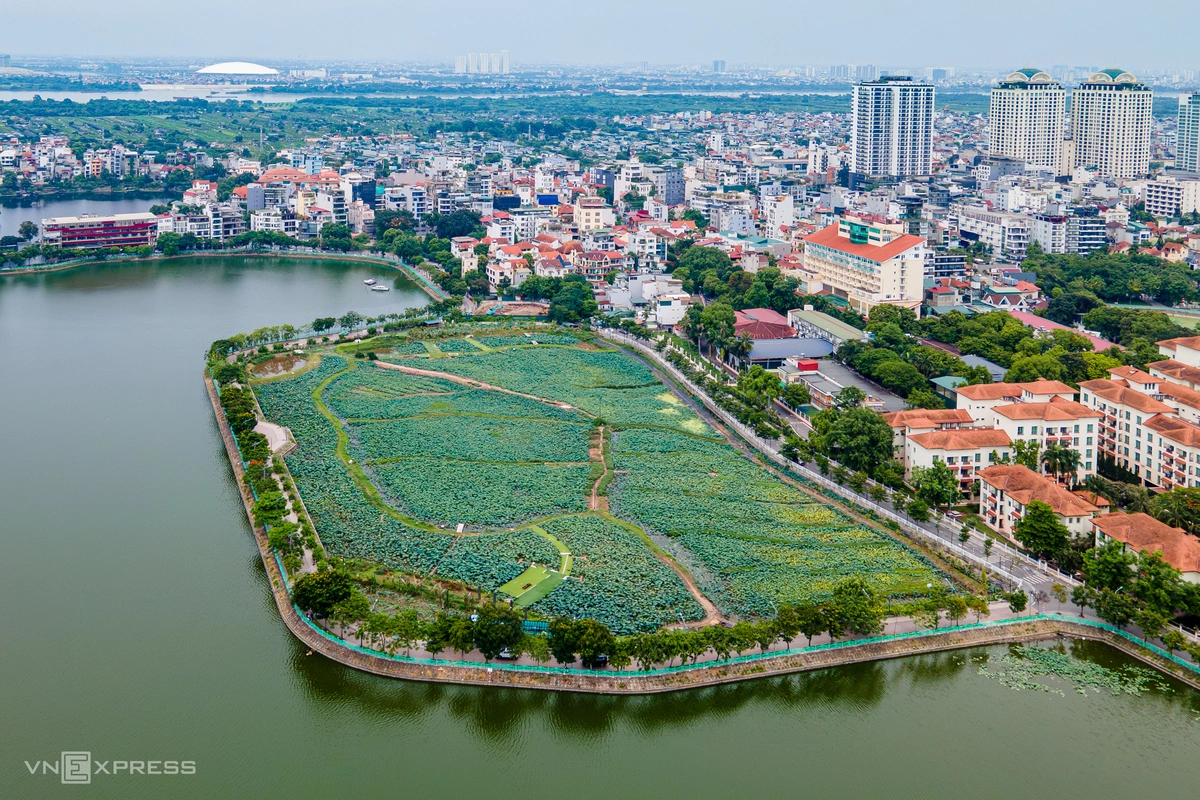 Bên cạnh nâng cấp hạ tầng giao thông, dự án còn đầu tư xây dựng công viên bốn mùa hoa, công viên Đầm Đông, vườn hoa Bến Chùm, khu vực ao Thủy Sứ và công viên sen Tây Hồ. Các hạng mục này nhằm tạo thêm không gian công cộng, tôn vinh giá trị văn hóa của làng Quảng An, vùng đất nổi tiếng với nghề ướp trà sen và giống sen trăm cánh Hồ Tây.