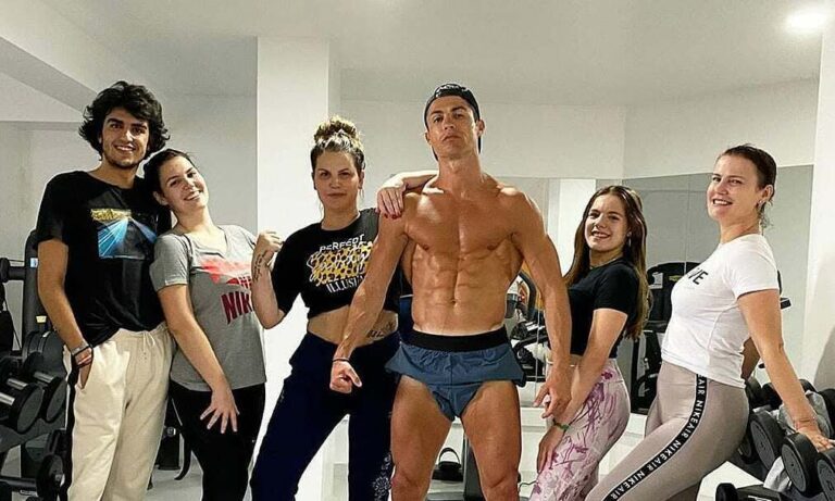 Chị gái Ronaldo: 'Giờ thì những kẻ đạo đức giả sẽ nói gì?'