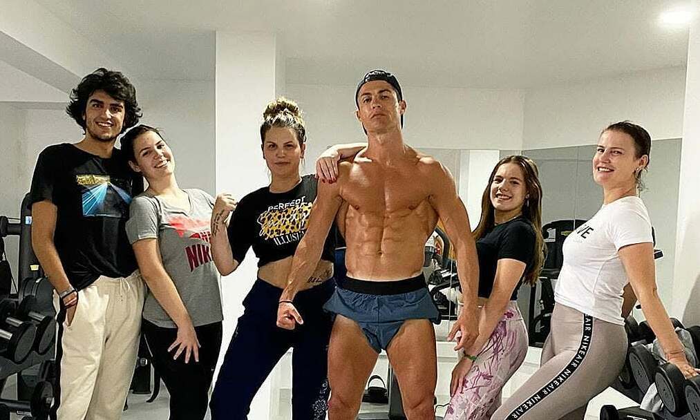 Chị gái Ronaldo: 'Giờ thì những kẻ đạo đức giả sẽ nói gì?'