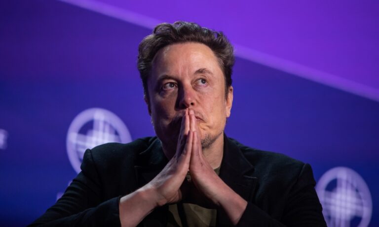 Musk đồng tình với Tim Cook: 'Giá chip nhớ tăng chưa từng có'