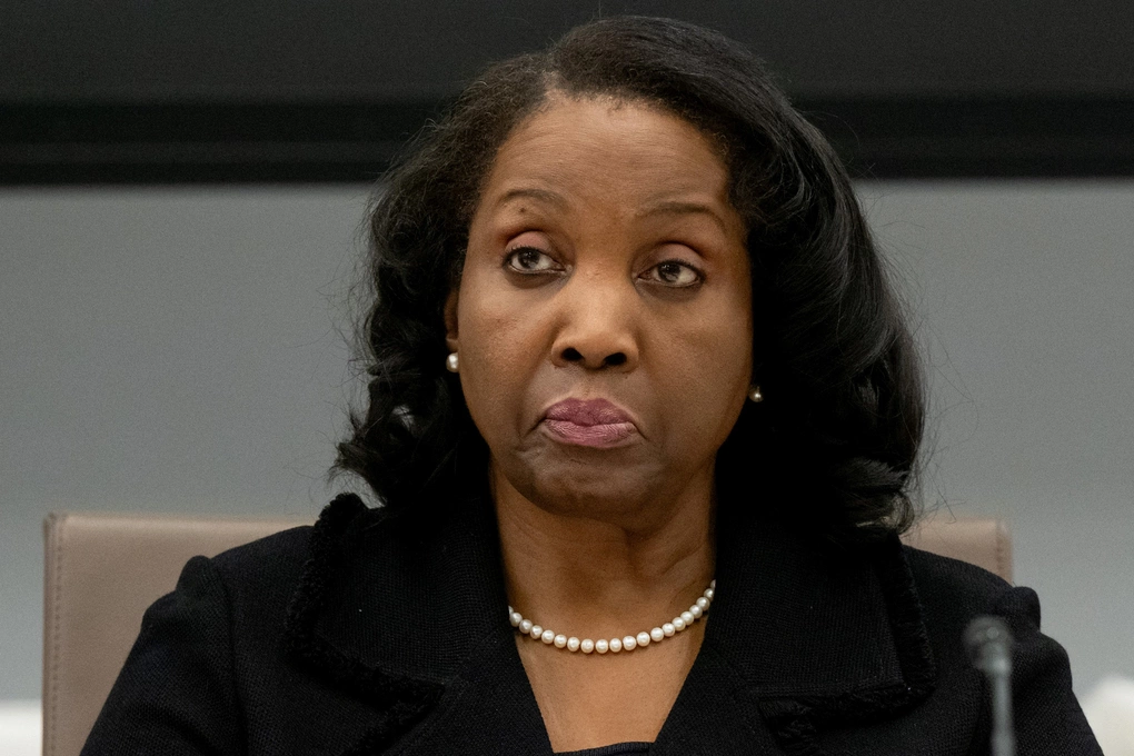 Thống đốc Fed Lisa Cook tại cuộc họp ở Washington tháng 6/2025. Ảnh: AFP