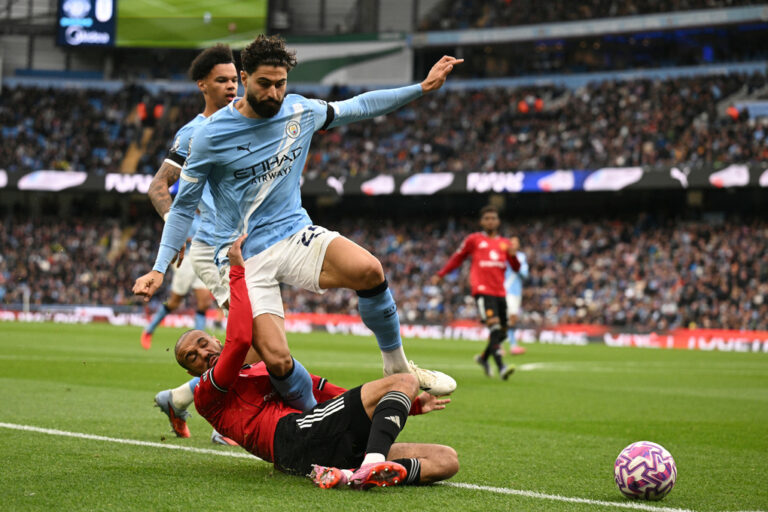 Nhiều trụ cột có thể rời Man City
