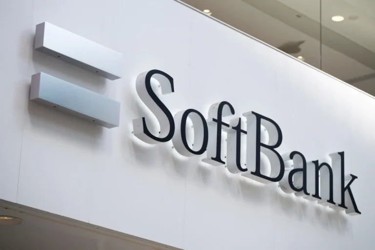 SoftBank vượt Toyota thành công ty giá trị nhất Nhật Bản