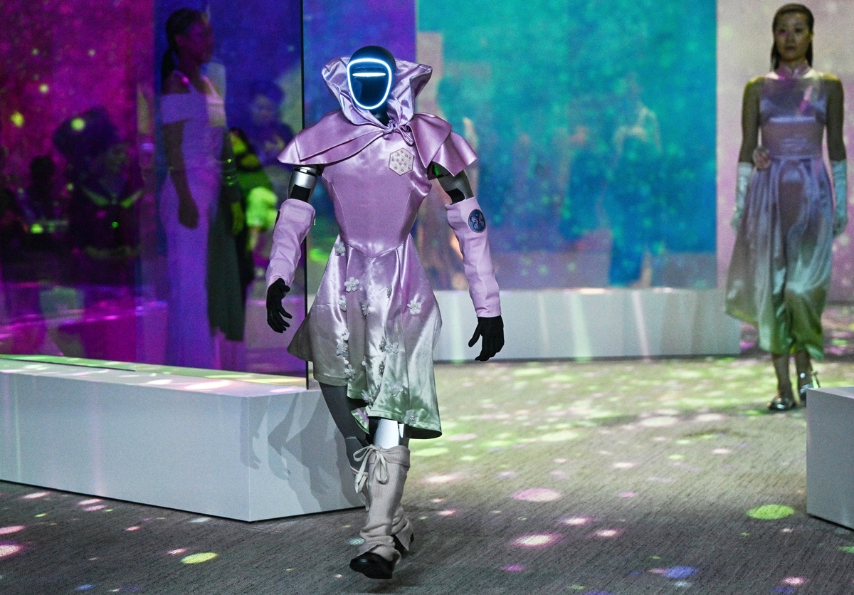 Tập đoàn Galaxy cho biết chương trình nhằm thể hiện robot không phải vật thay thế con người mà là bạn đồng hành có khả năng chia sẻ cảm xúc. Ảnh: AFP