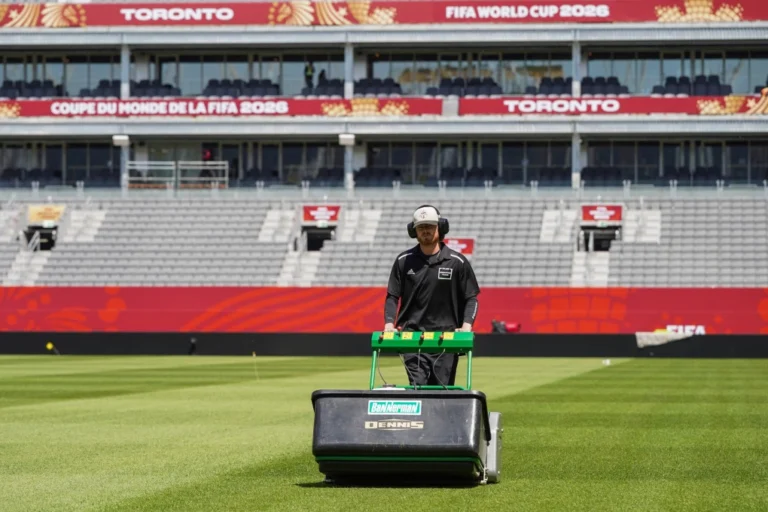 Hành trình kiến tạo mặt cỏ cho World Cup