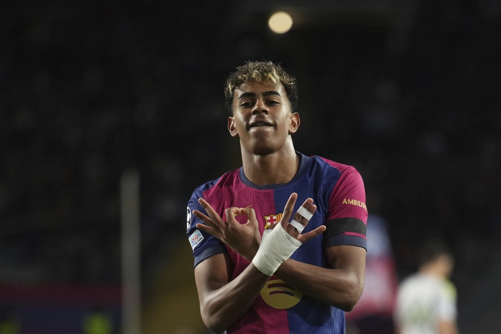 Yamal ăn mừng sau khi ghi bàn ở lượt về vòng 1/8 Champions League giữa Barca và Benfica trên sân Olympic, Barcelona, Tây Ban Nha ngày 11/3/2025. Ảnh: AP