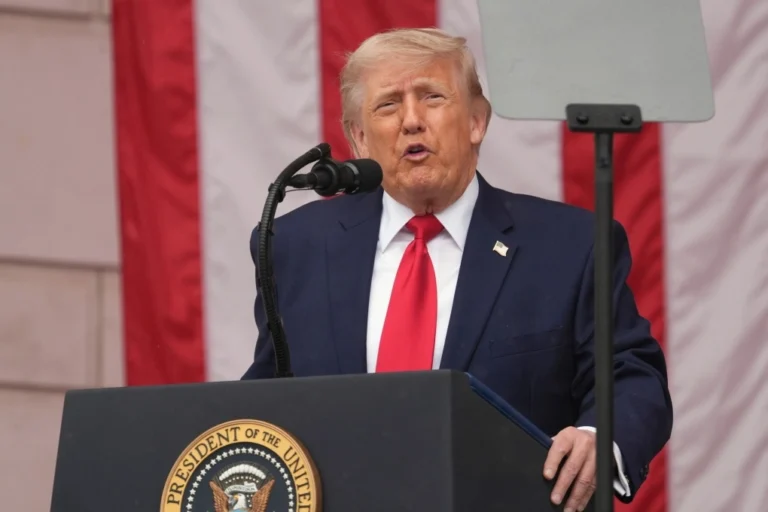 Ông Trump lặng lẽ tái khởi động cỗ máy áp thuế