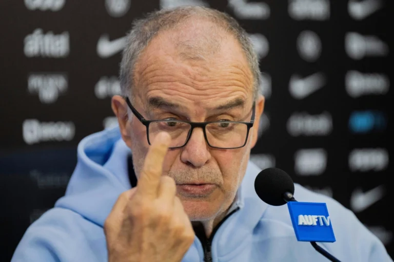 Tuyển Uruguay bị cản đường tới Mỹ vì lỗi FIFA