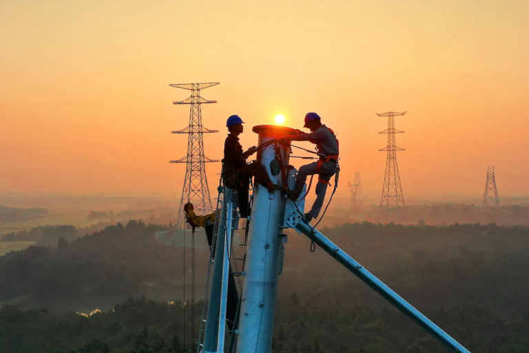 Lãnh đạo công nghệ Mỹ lo thua Trung Quốc về điện cho AI