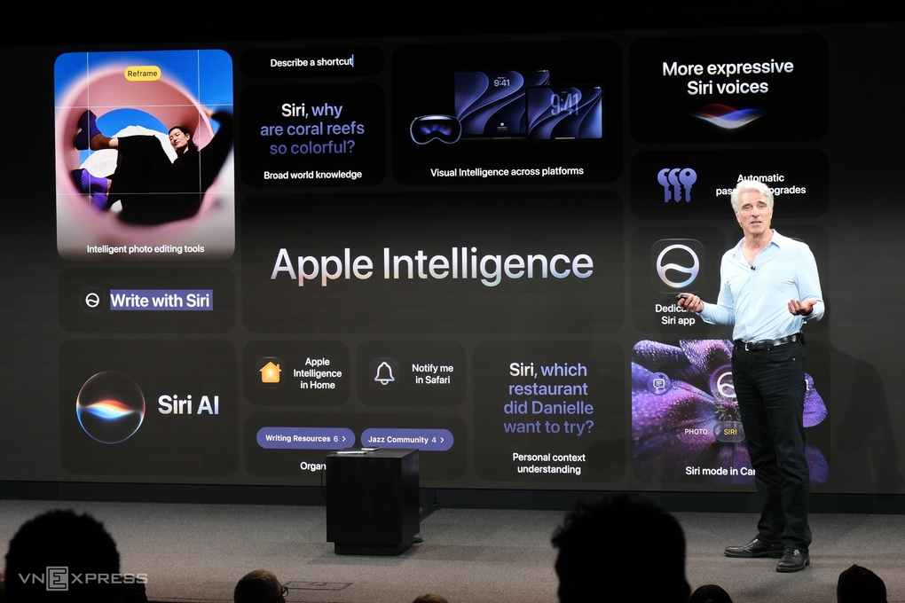 Craig Federighi giới thiệu về Apple Intelligence mới. Ảnh: Tuấn Hưng