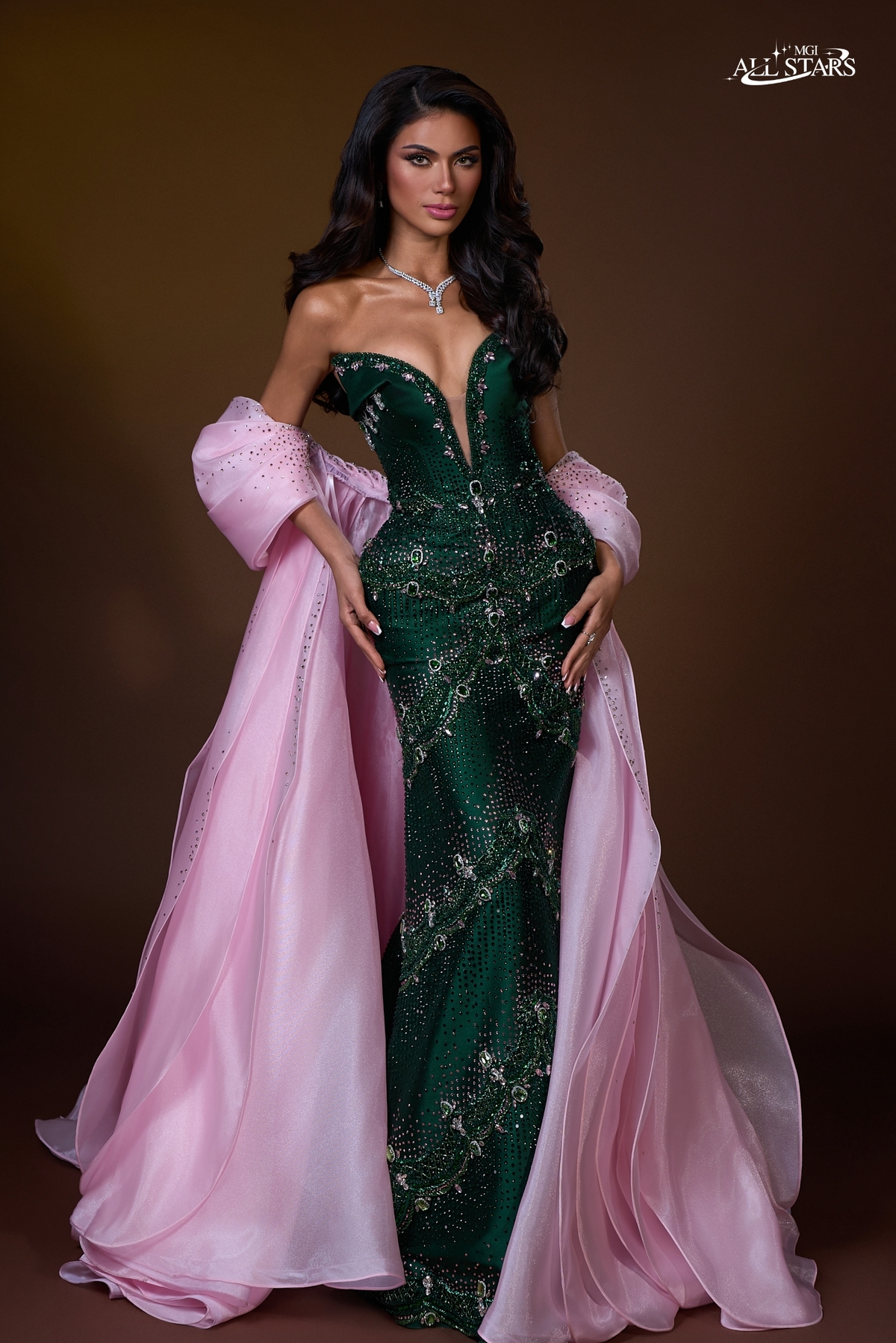 Cô từng tham gia Miss Universe 2019, dừng chân ở top 20. Trên các diễn đàn, fan nhận xét Gazini tiến bộ so với thời điểm thi nhan sắc cách đây bảy năm.