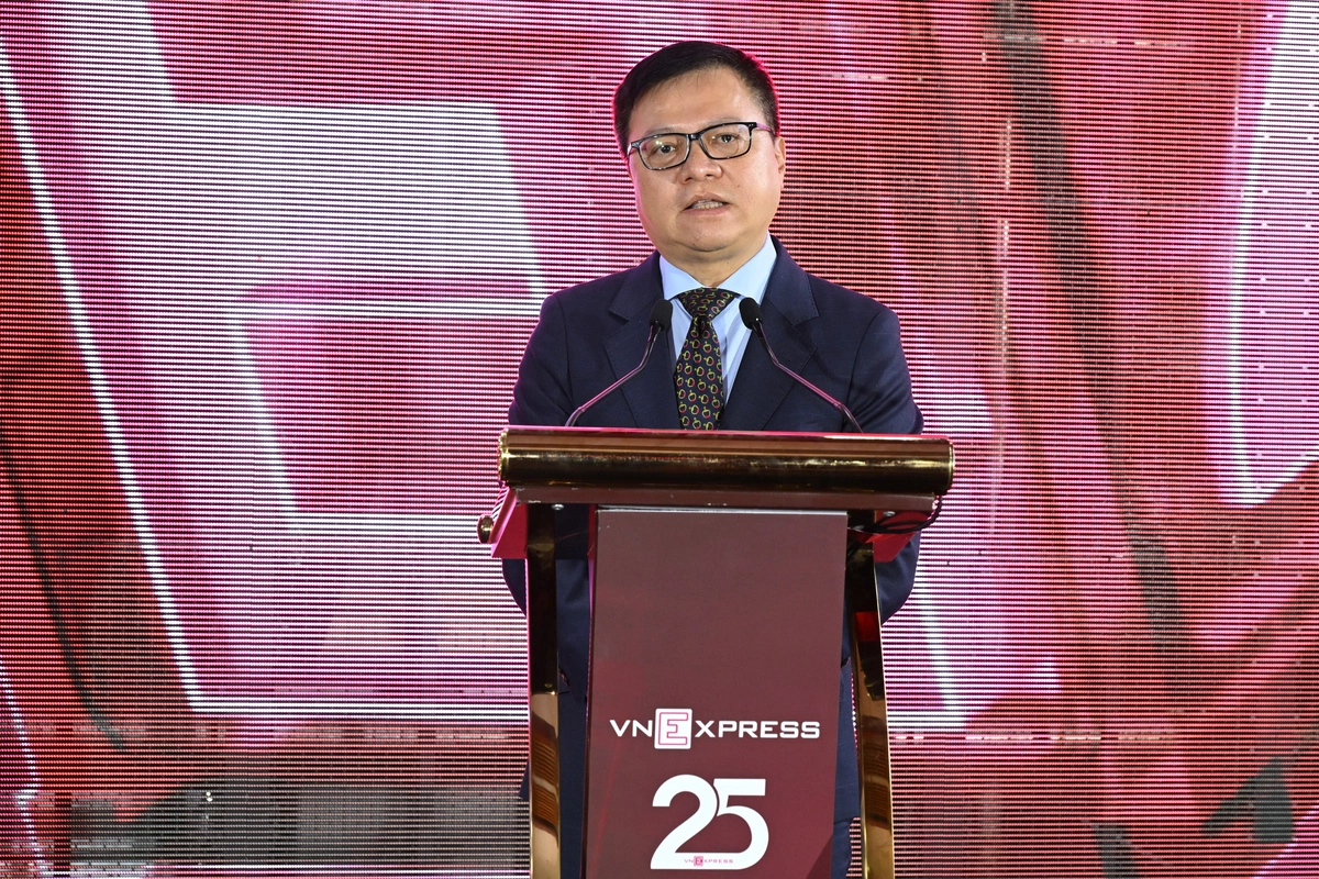 Phát biểu tại lễ kỷ niệm, ông Lê Quốc Minh, Tổng Biên tập Báo Nhân Dân, Chủ tịch Hội Nhà báo Việt Nam, đánh giá thành công của VnExpress không là câu chuyện của riêng tòa soạn mà là niềm tự hào của báo chí Việt Nam."Khi nhắc đến những bài viết có nội dung chất lượng với tốc độ lên sóng nhanh và được nhiều người quan tâm, chúng ta đều nghĩ ngay đến VnExpress", ông nói.