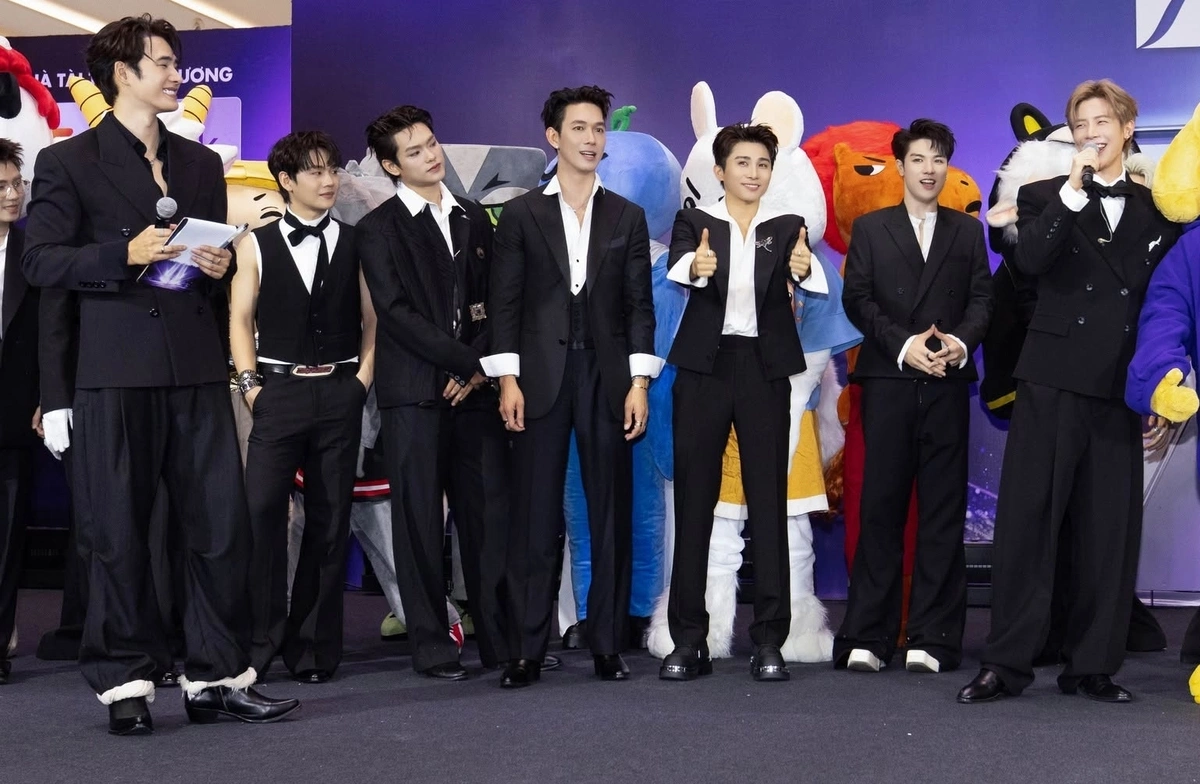 Tinh hà say hi là chương trình thực tế về âm nhạc do đơn vị từng sản xuất show Anh trai say hi, Em xinh say hi thực hiện, lên sóng từ ngày 4/7. Show lấy cảm hứng từ những dải ngân hà và chuyển động vũ trụ - nơi các ca sĩ được xem như một ngôi sao, cùng kết hợp để tỏa sáng. Format chương trình mang yếu tố đối đầu, thí sinh chia thành nhóm để thi đấu. Thử thách tạo ra sản phẩm trong thời gian ngắn đòi hỏi các "anh trai" có khả năng thích nghi cao, tinh thần kỷ luật và sự bền bỉ. Ban tổ chức mời nhiều nhà sản xuất âm nhạc đến từ Thái Lan, Mỹ, Hàn Quốc để kết hợp với thí sinh, nhằm tạo nên những bản hit.