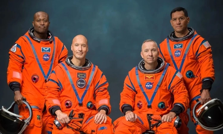 NASA công bố phi hành đoàn Artemis 3