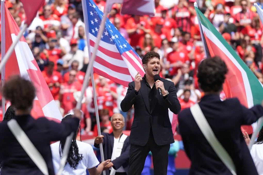 Ca sĩ Michael Buble trình diễn ca khúc Bring It On Home to Me trong buổi lễ khai mạc World Cup 2026 của nước đồng chủ nhà Canada ở sân BMO Field, Toronto, Canada ngày 13/6/2026. Ảnh: AP