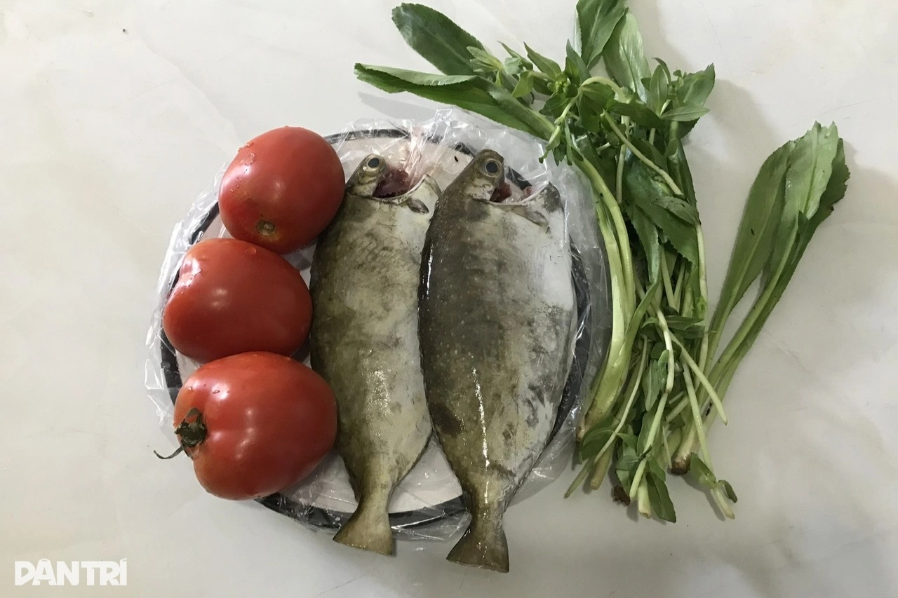 Nhiều mặt hàng đắt hơn, bà nội trợ tính toán chi tiêu khi đi chợ