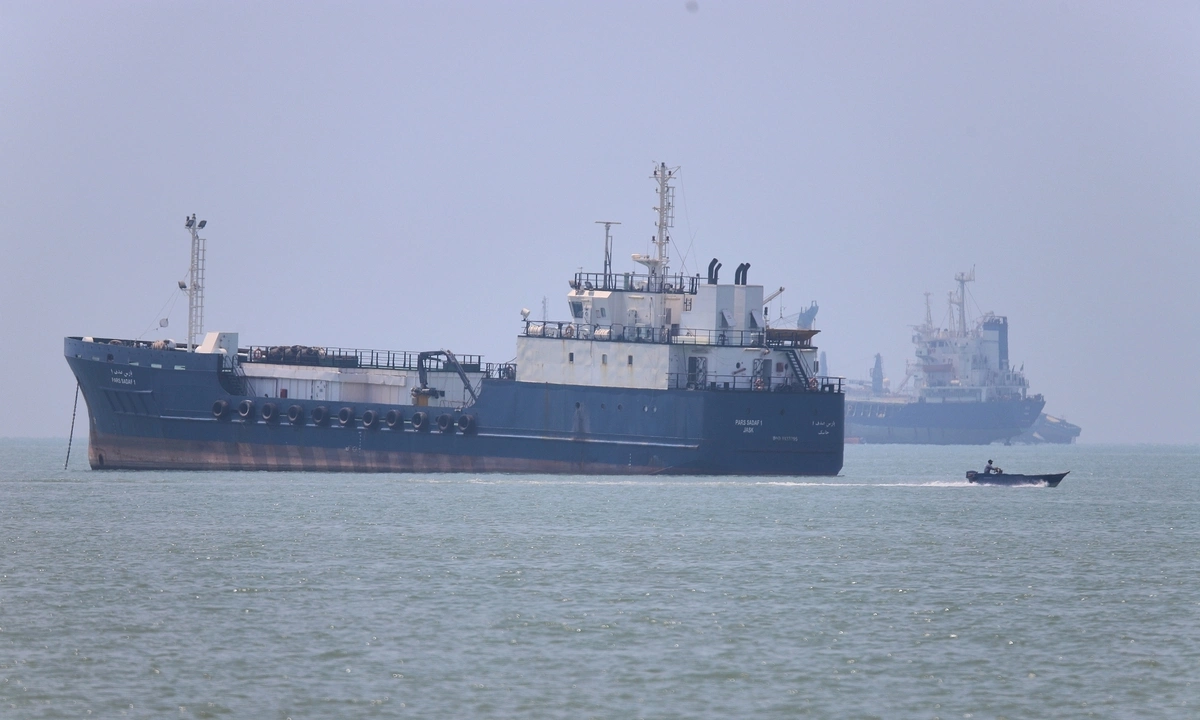 Lưu lượng tàu dầu qua eo biển Hormuz tăng
