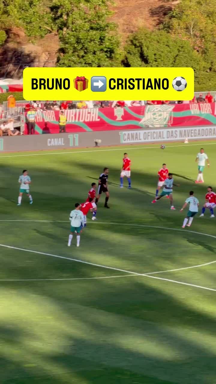 Ronaldo bị khước từ bàn vì việt vị.
