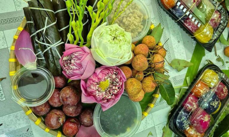 Người dân chi ít hơn cho mâm cúng Tết Đoan Ngọ