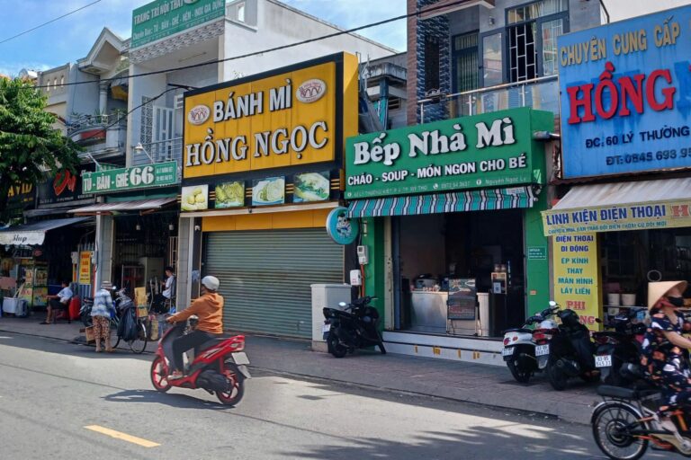 Số ca nghi ngộ độc thực phẩm sau khi ăn bánh mì Hồng Ngọc tăng lên 93