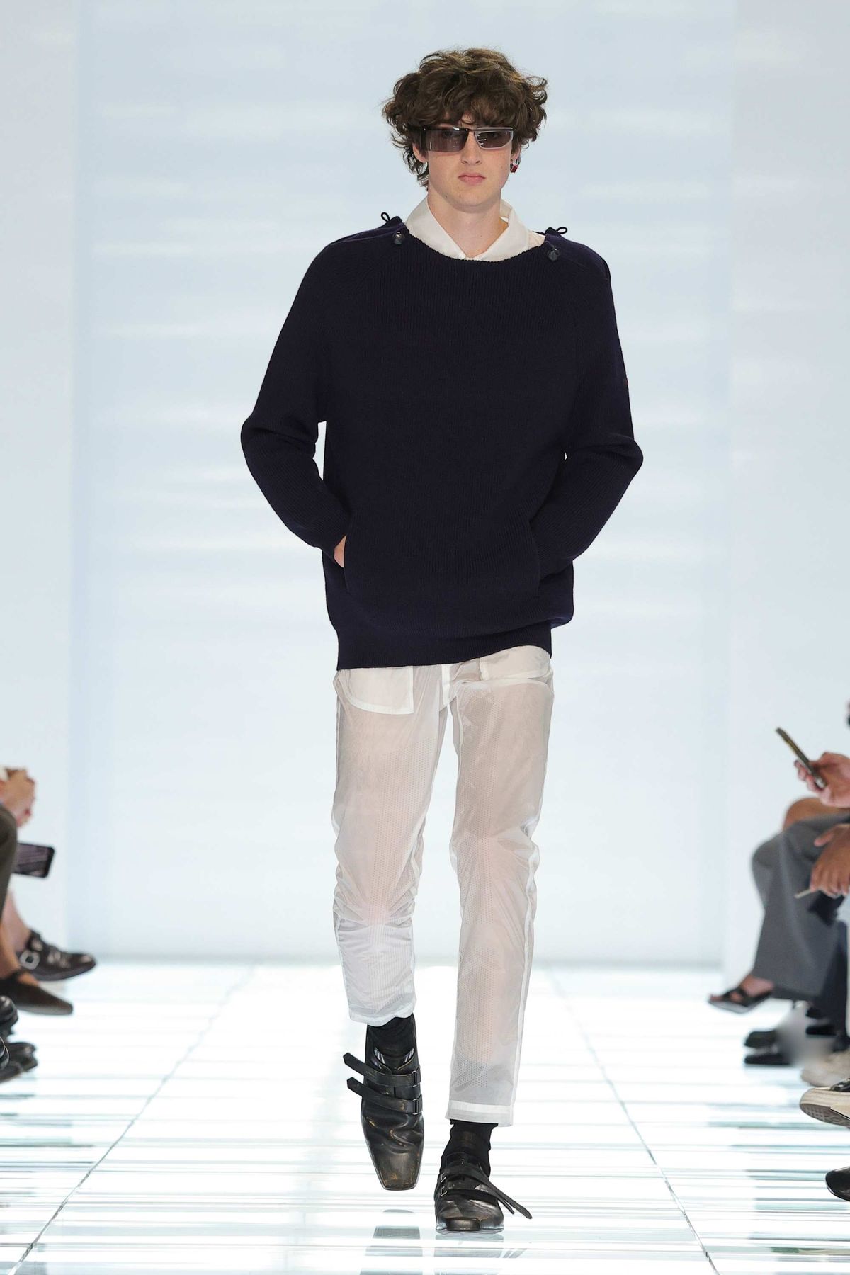 Prada Menswear SS27: skinny fit trở lại, nhưng theo kiểu rất tính toán