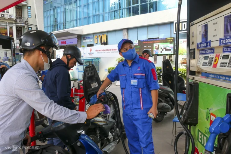 Đề xuất tiếp tục giảm thuế môi trường, VAT với xăng dầu đến 30/9