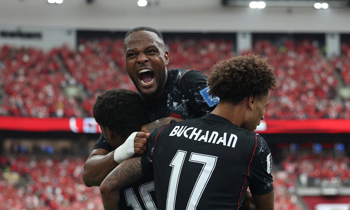 Qatar bị đuổi hai cầu thủ, thua Canada 0-6 ở World Cup