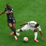 FIFA phạt nặng cầu thủ làm gãy chân tiền vệ Canada