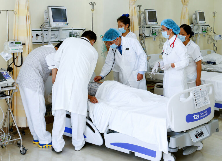 10 người nghi ngộ độc thực phẩm trong chuyến du lịch