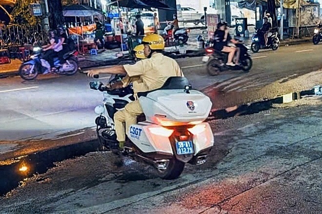 Cảnh sát "đua với thời gian" đưa quả tim hiến tặng đến bệnh viện