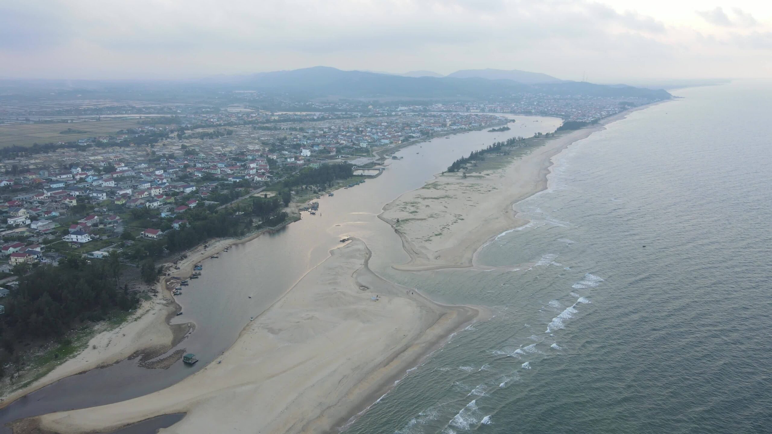 Cửa biển vừa nạo vét xong đã bị bồi lấp