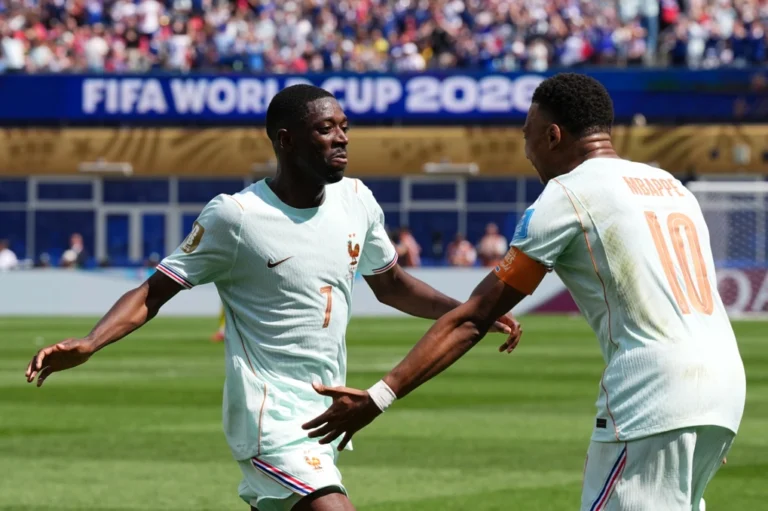 Dembele không hài lòng dù lập hat-trick trước Na Uy