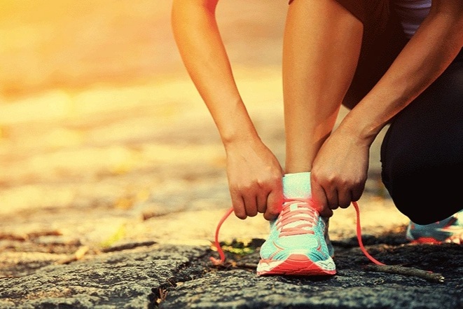 Đi bộ có giúp giảm axit uric?