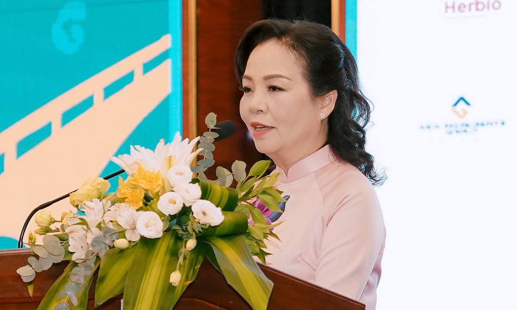 Tiến sĩ Ngô Phương Lan - giám đốc Liên hoan phim châu Á Đà Nẵng tại họp báo chiều 27/6. Ảnh: Anh Vũ