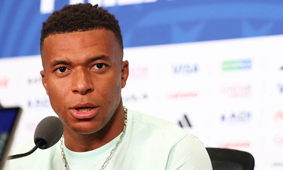 Mbappe né tranh cãi về Messi và Ronaldo