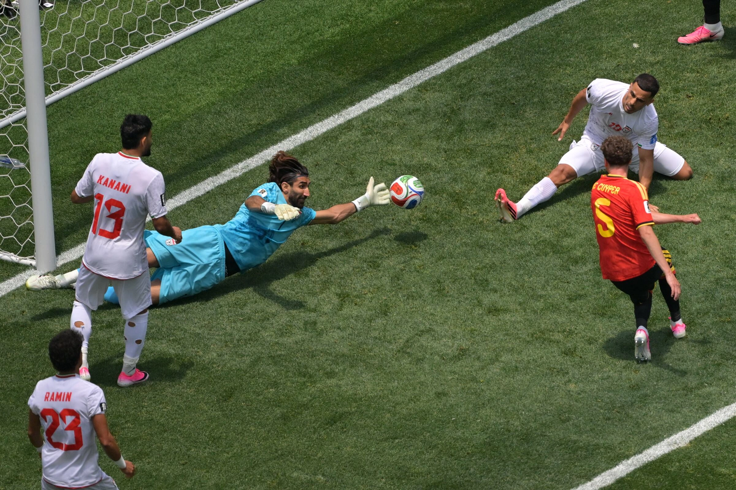 Thủ thành Iran – từ chàng trai vô gia cư đến trận đấu để đời ở World Cup