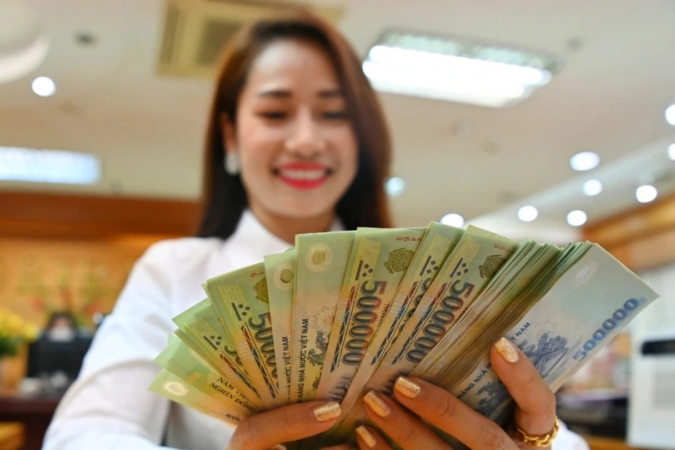 Ngân hàng "thừa" tiền, lãi suất cho nhau vay giảm mạnh về 3,5%/năm