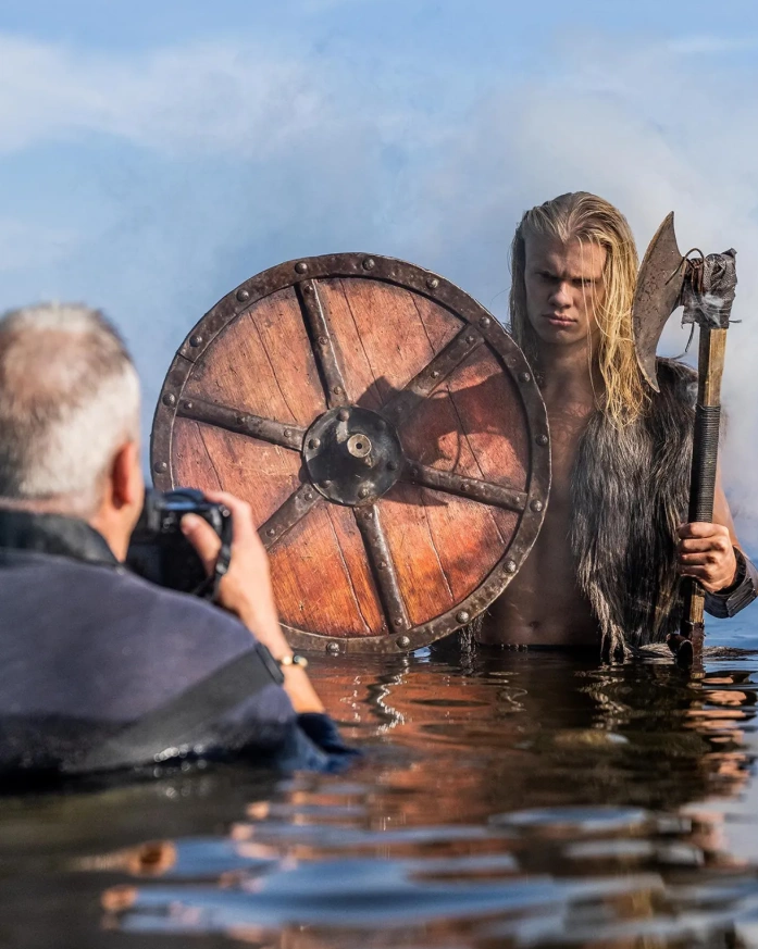 Hậu trường bức ảnh Erling Haaland hóa thân chiến binh Viking trong bộ ảnh năm 2023. Ảnh: David Yarrow