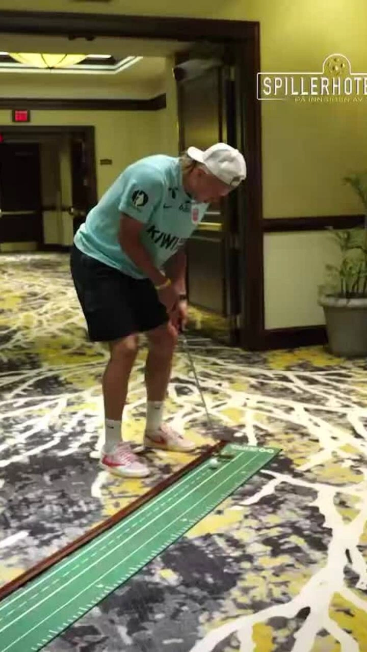 Haaland thư giãn bằng golf cùng các đồng đội ở khách sạn - nơi đóng quân khi thi đấu World Cup 2026.