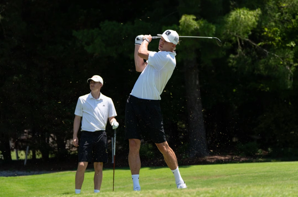 Haaland thực hiện một cú đánh. Ảnh: McConnel Golf