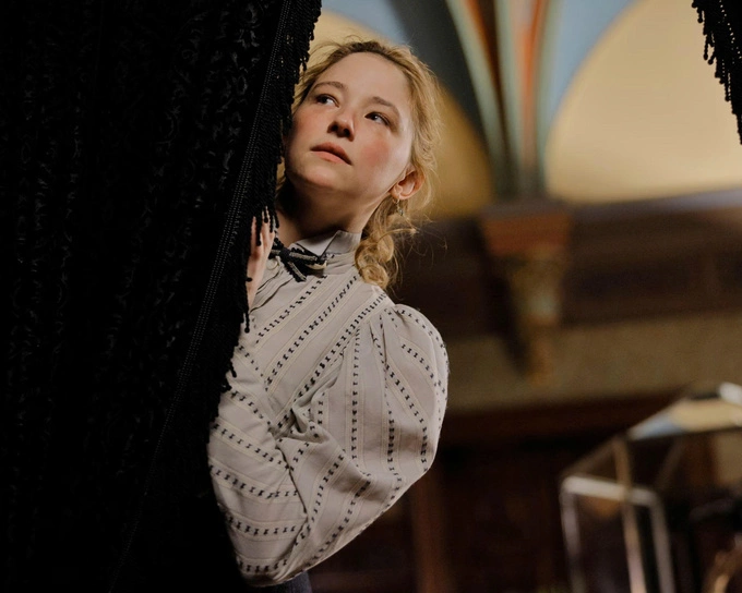 Ca sĩ Haley Bennett trong vai Katherine Hilbery ở dự án Virginia Woolfs Night & Day (2026) Ảnh: Tom Trambow