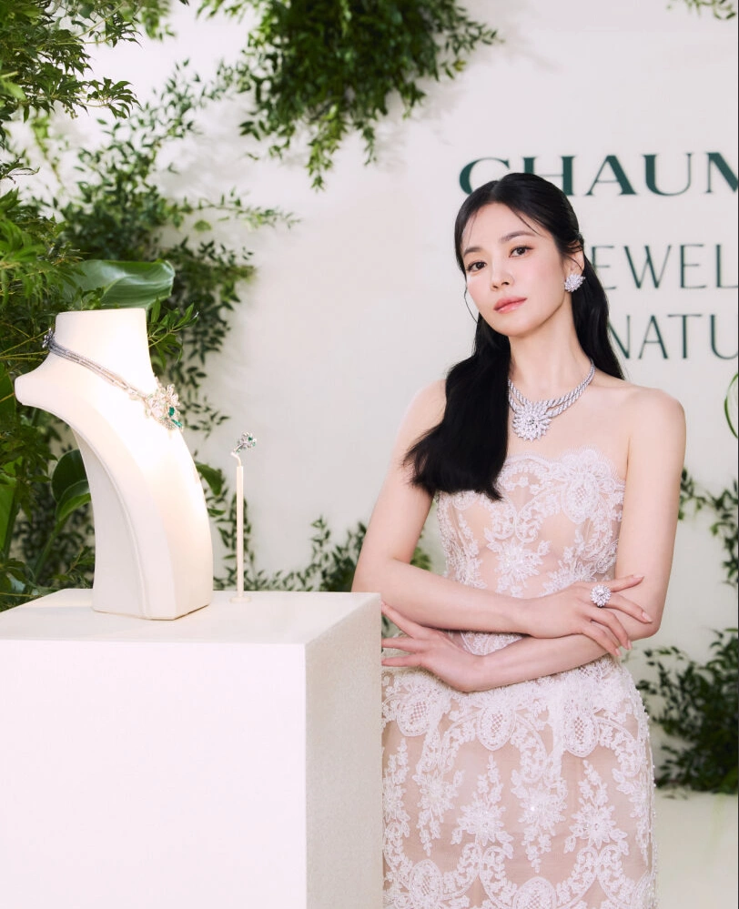 Song Hye Kyo gợi cảm trong trang sức cao cấp Chaumet