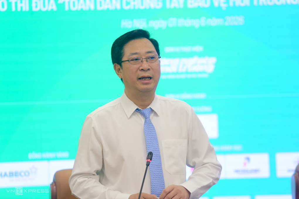 Ông Cao Xuân Thạo nói về phong trào thi đua bảo vệ môi trường. Ảnh: Gia Chính