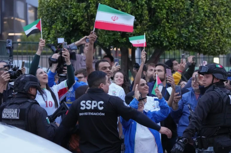 FIFA thu hồi suất mua vé World Cup của CĐV Iran