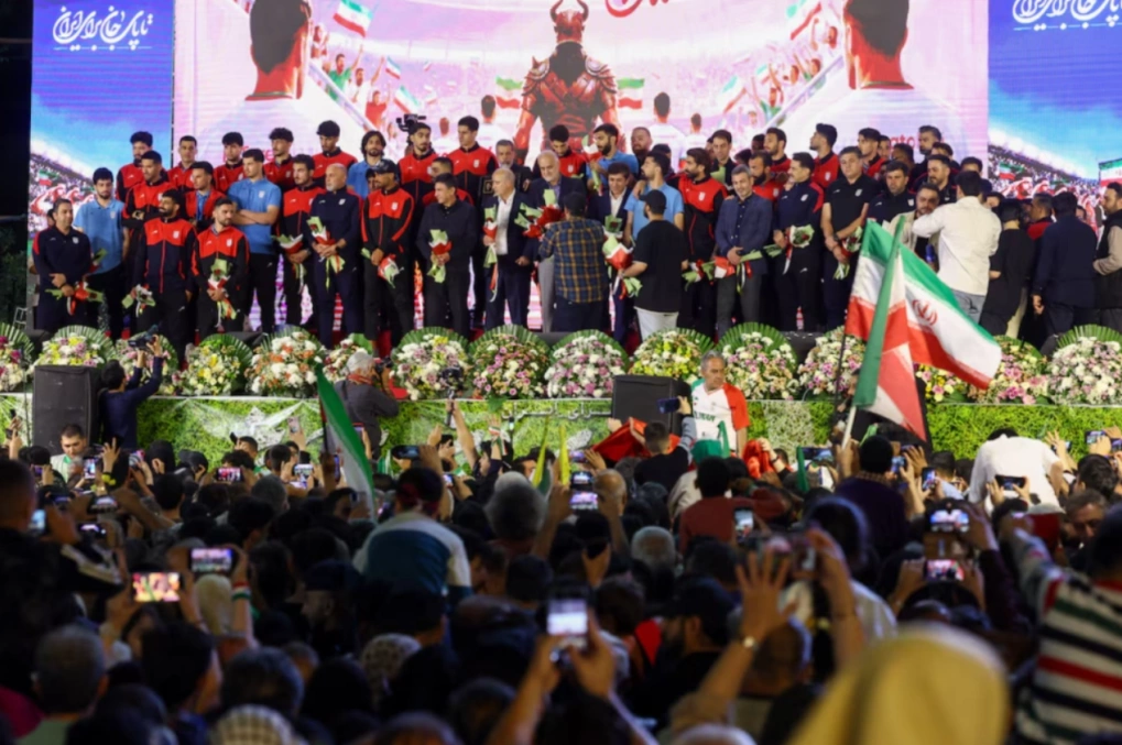 Các thành viên đội tuyển bóng đá quốc gia Iran tham dự lễ xuất quân trước khi lên đường dự World Cup 2026 tại Tehran ngày 13/5/2026. Ảnh: Reuters