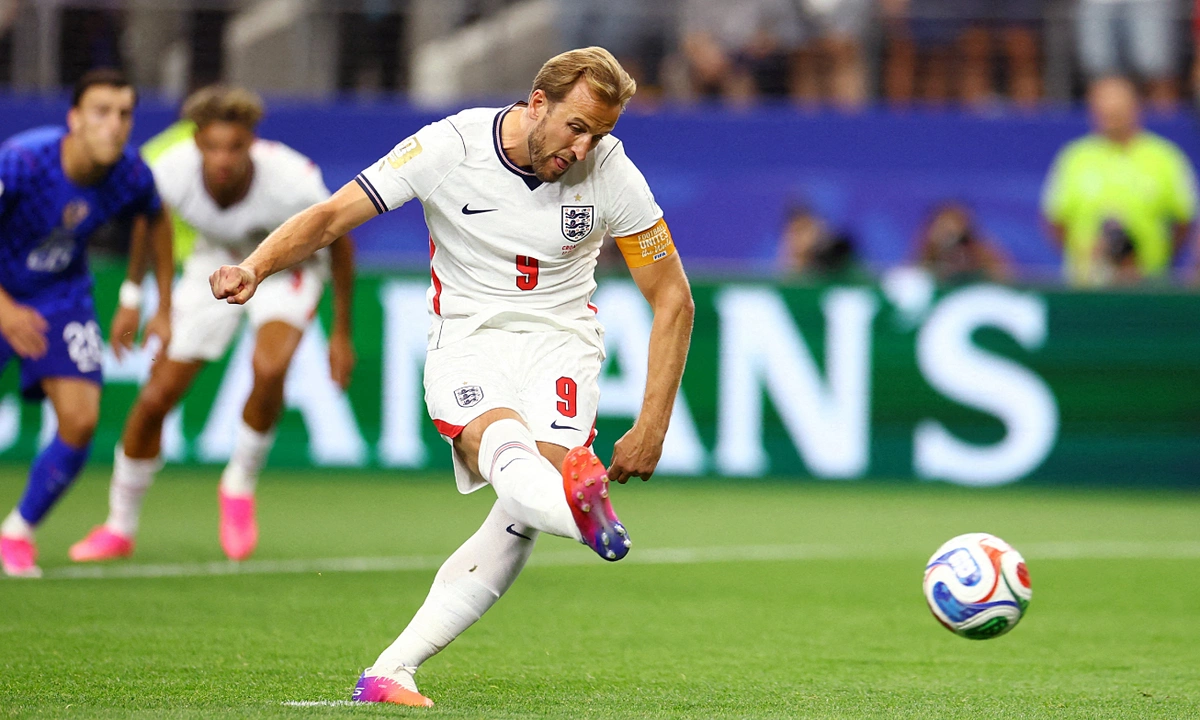 Boateng: 'FIFA nên cấm kiểu đá phạt đền của Harry Kane'