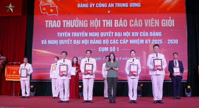 17 thí sinh tham dự hội thi báo cáo viên giỏi