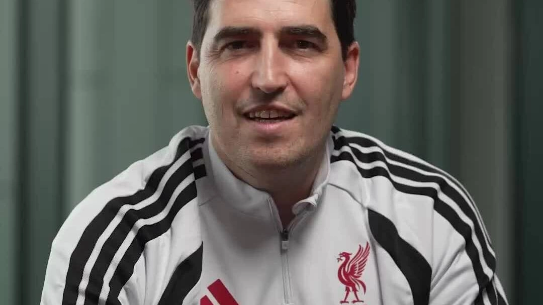 Cuộc phỏng vấn đầu tiên của Iraola với Liverpool.