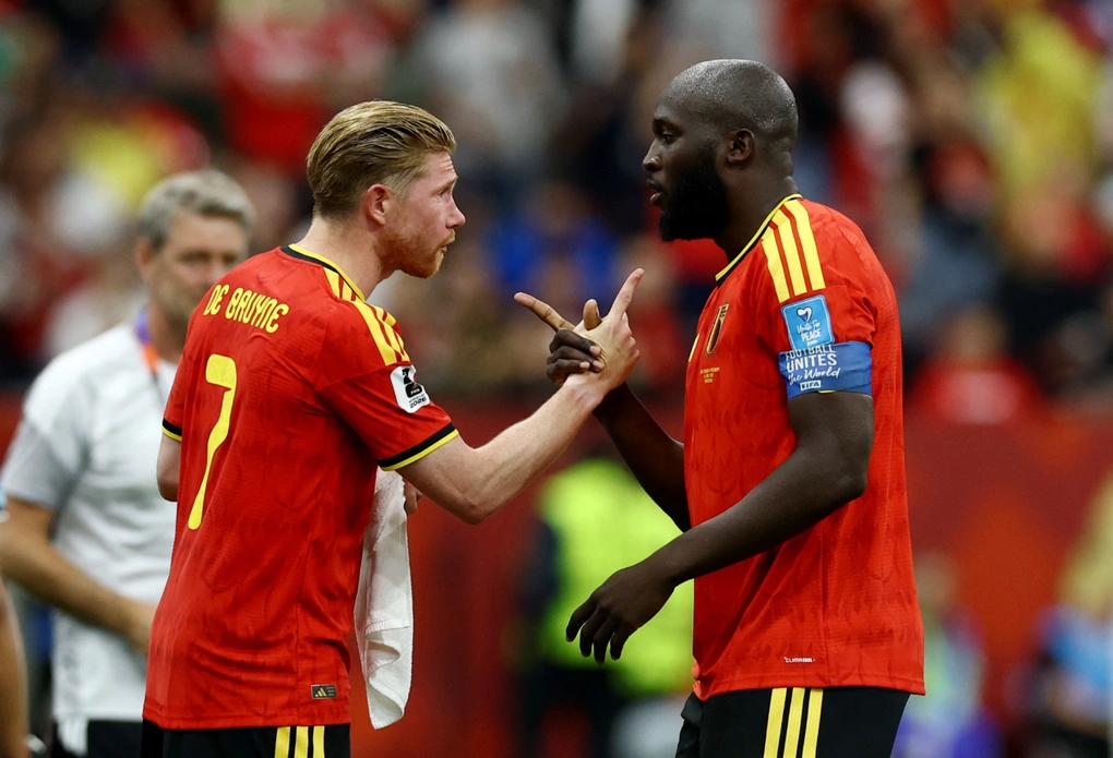 Romelu Lukaku (phải) mừng bàn cùng Kevin De Bruyne trong trận Bỉ thắng New Zealand 5-1 ở lượt cuối bảng G World Cup 2026 trên sân BC Place, Canada ngày 26/6/2026. Ảnh: Reuters