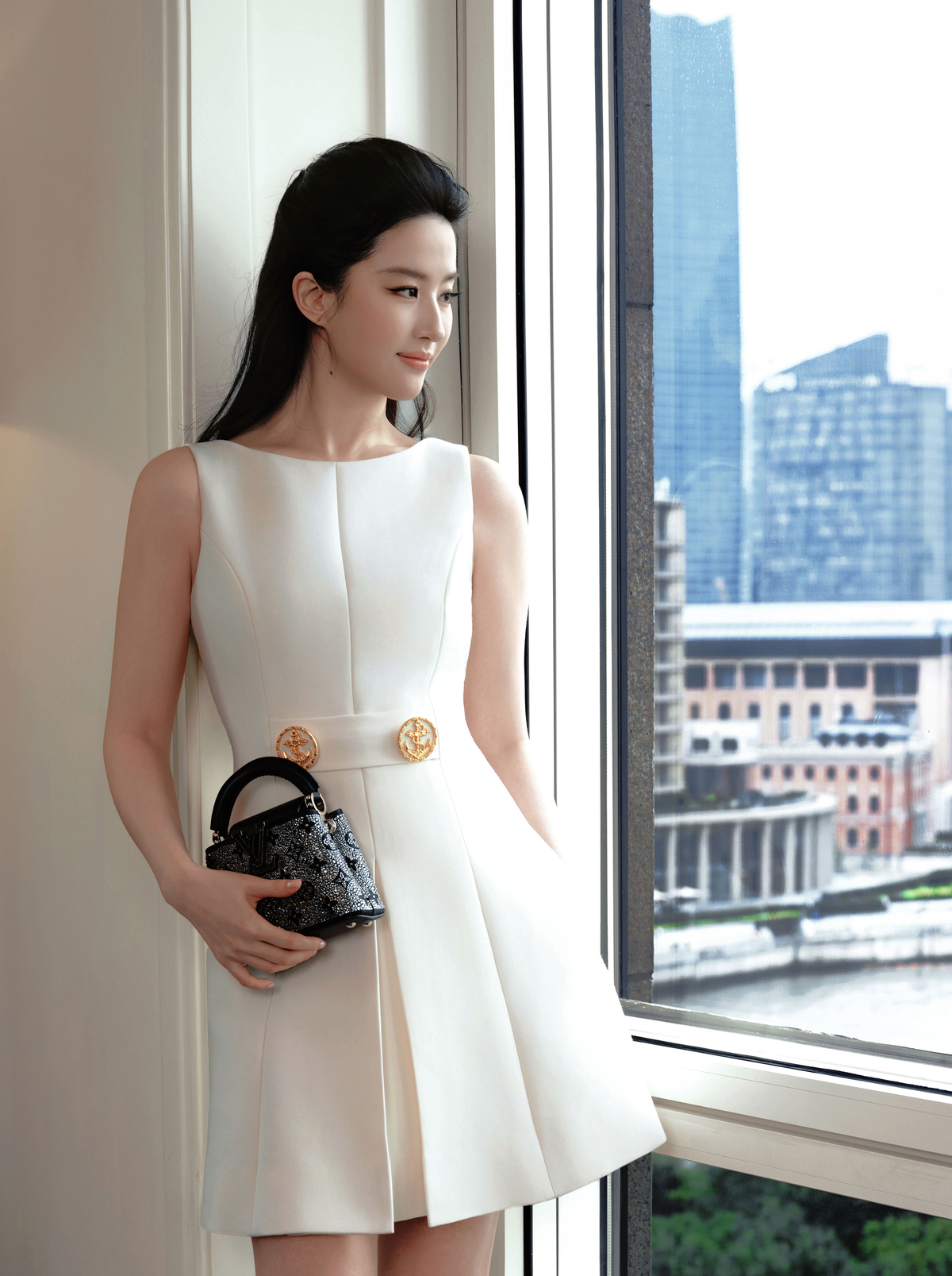Cô chưa gia nhập đoàn phim mới vì chưa tìm được kịch bản phù hợp. Trên Sina, Diệc Phi nói không vội vàng, nôn nóng trở lại màn ảnh vì có những nguyên tắc lựa chọn tác phẩm riêng.